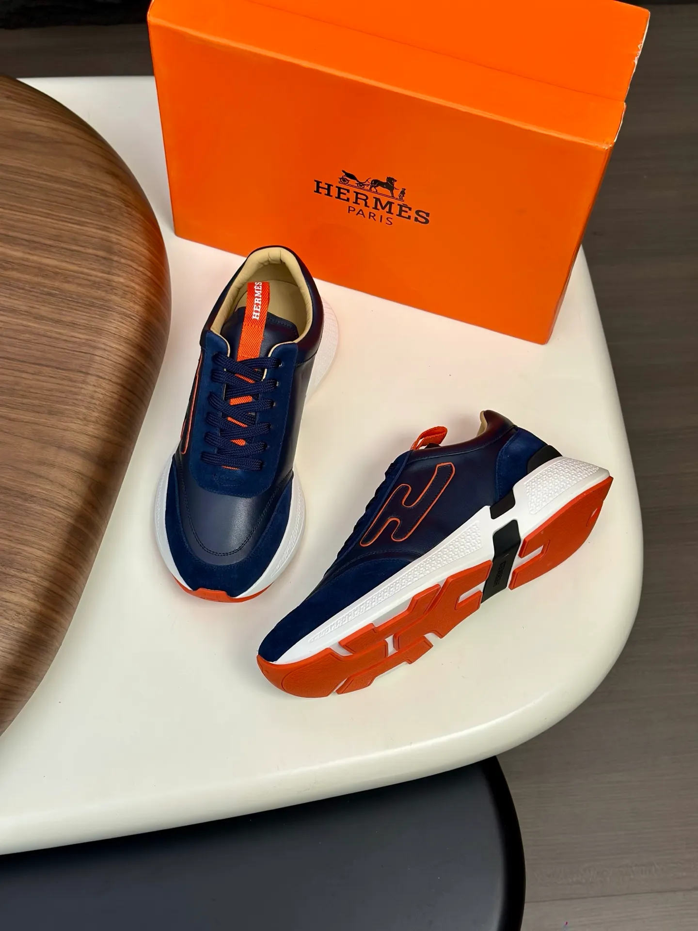 [HERMES] Hermès men's shoes 💰840💰 - High-end quality original order - Upper: 🔝 tumbled calfskin, brand canvas cloth, shoe body sewn with ´H´ pattern - Lining: water-dyed cowhide - Outsole: ultra-light T men's shoes 💰U foam rubber; two-color molded outsole - Ultra-high quality control, fine workmanship: highlighted (high-end, luxury, grade) -Size :39-44 (38, 45, can be customized)
